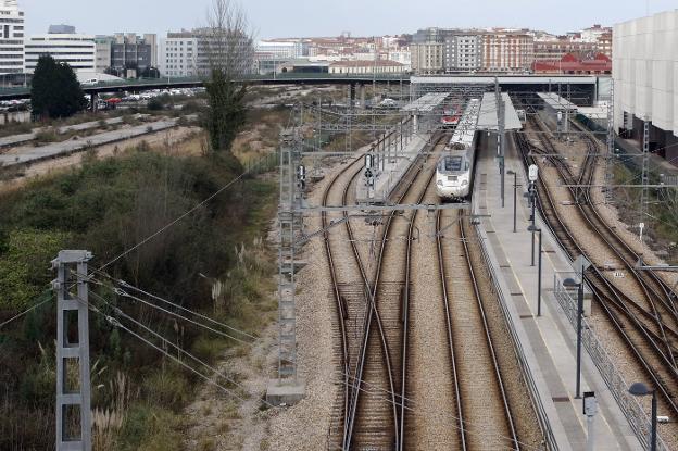 Las cercanías de Renfe deberían soterrarse al inicio del parque de Moreda para llegar a Sanz Crespo