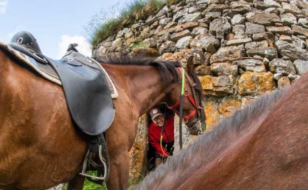 El campo asturiano recupera en un año de pandemia los habitantes perdidos en una década