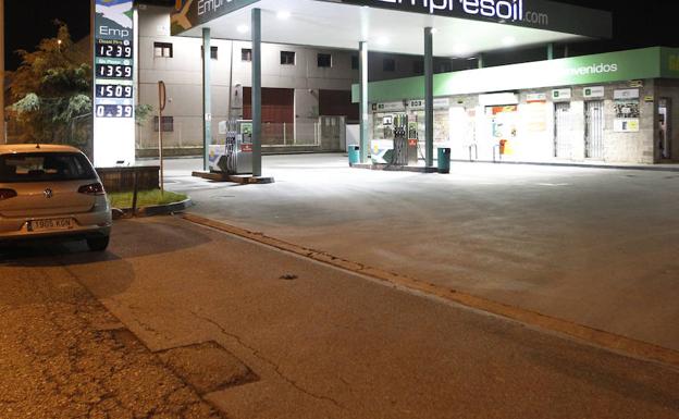 Dos hombres armados asaltan una gasolinera en Gijón