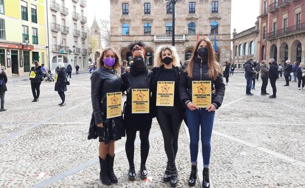 Las peluquerías asturianas salen a la calle «ante la situación crítica del sector»