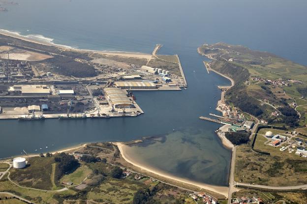 El Puerto de Avilés prevé dragar en la ría antes del verano mientras busca un acuerdo con el Gobierno central