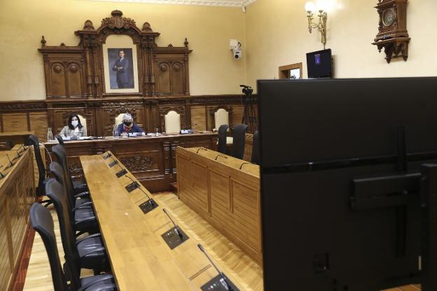 Gijón limita la velocidad a 30 por hora en las calles con un carril por sentido