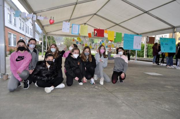 Lluvia de poemas en el instituto de Infiesto