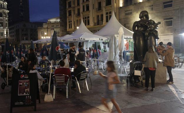 Otea propone eliminar los chiringuitos y ocupar 11 plazas del Antiguo con casetas hosteleras