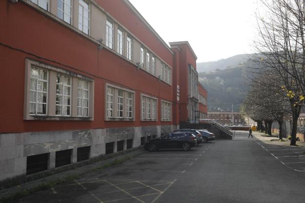 Mieres reclama vincular la nueva oferta de la FP a los grados del campus de Barredo
