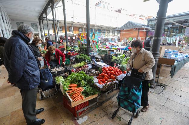 El Ayuntamiento de Avilés confirma el mercado el lunes y habrá controles en el Ferrera