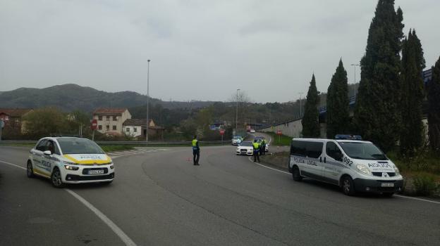 La policía informa del cierre que se inicia hoy a los langreanos
