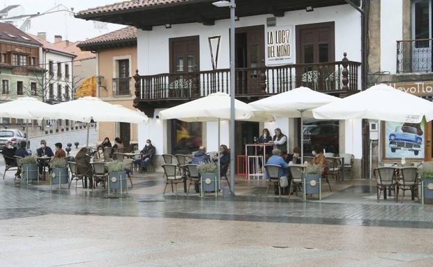 Salud prorroga el riesgo extremo en Siero, aunque podría salir a tiempo para el martes de Güevos Pintos