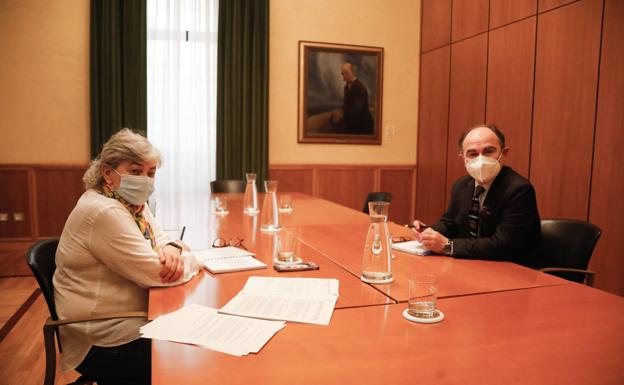 El Rector anuncia una nueva cátedra de economía azul y la intención de implantar un máster en Bellas Artes en el campus gijonés