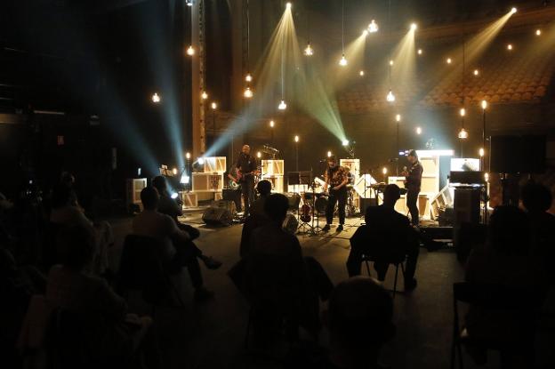 Losone, atmósfera hechizante y plural en un íntimo Teatro Jovellanos