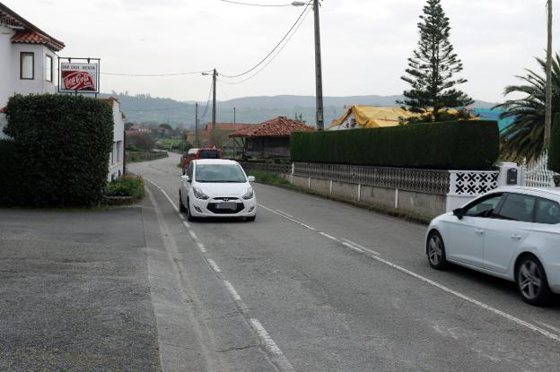 Quintueles urge reformar su carretera, «reventada entre el cruce y la iglesia»