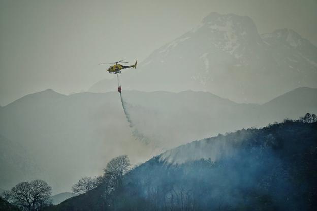 Asturias sufre 45 incendios en un día tras el marzo más caluroso de la historia