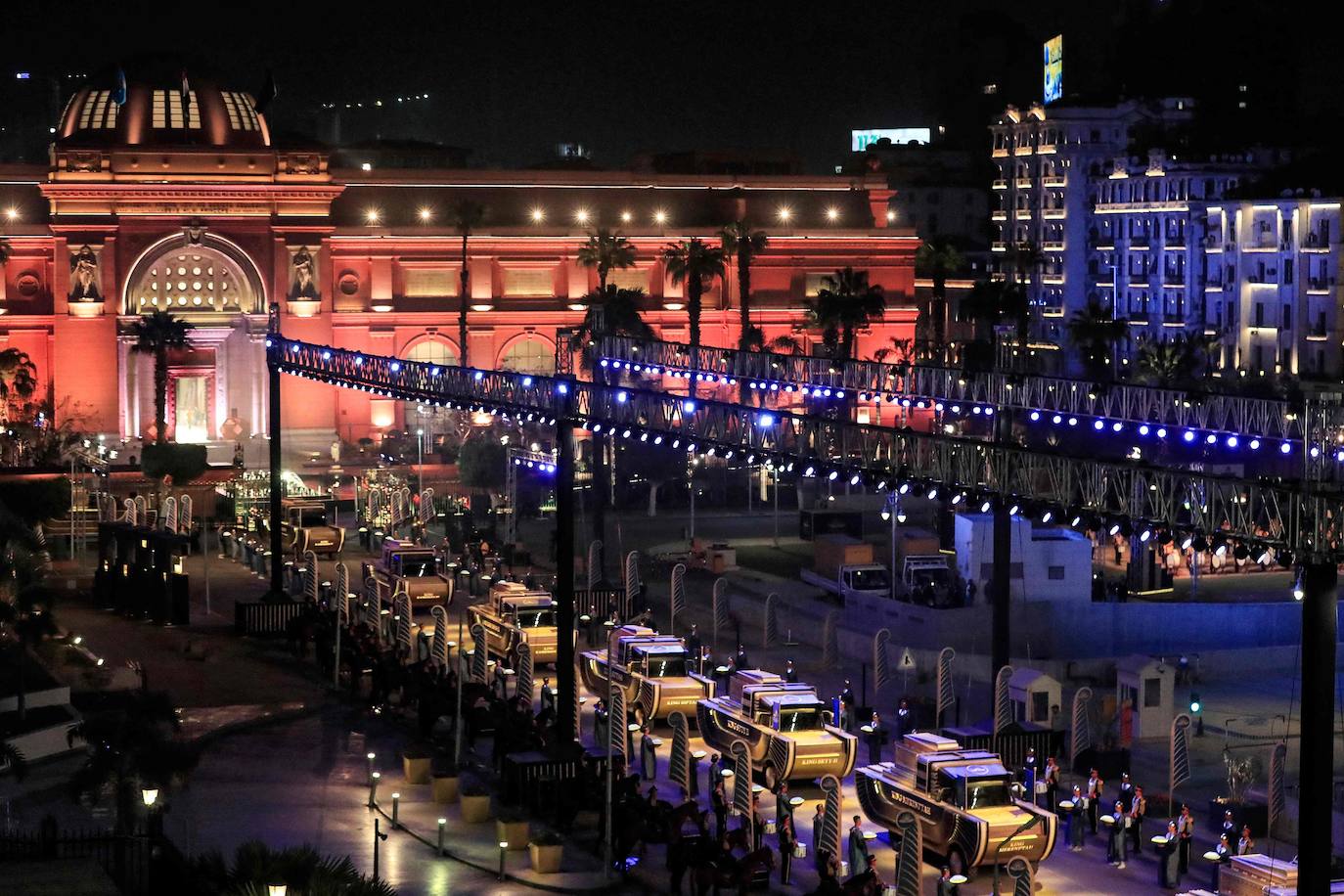 Un desfile para 18 reyes y cuatro reinas