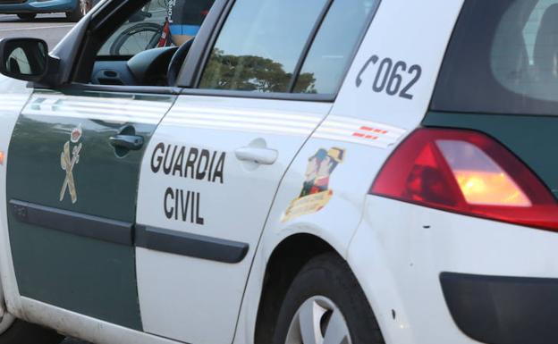 Encuentran el cadáver de un hombre dentro de un coche en Carreño