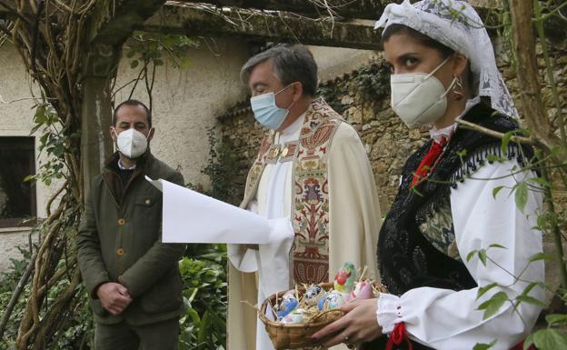 «En la Pola nun falten güevos... pintos pa facer fiesta»