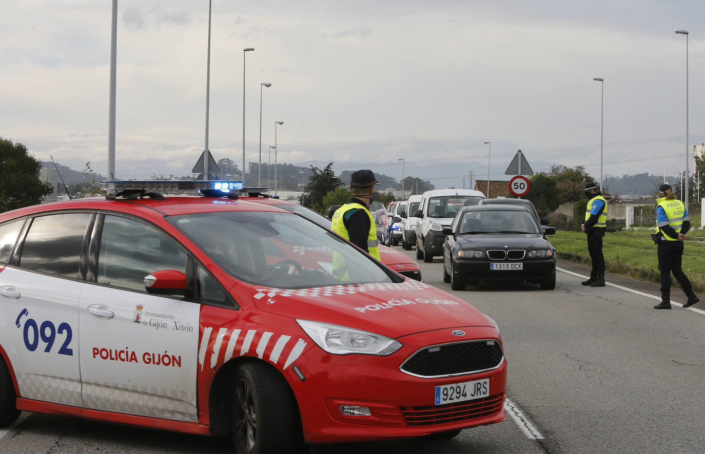 Piden multa para un acusado de desobedecer a los policías cuando conducía en Gijón durante el confinamiento