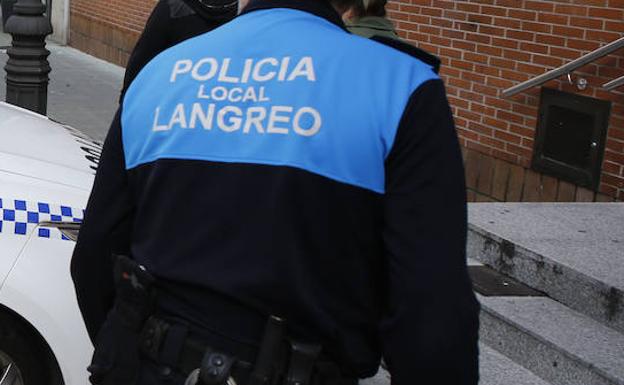 Detenido un conductor sin carné tras saltarse un control del cierre perimetral en Langreo