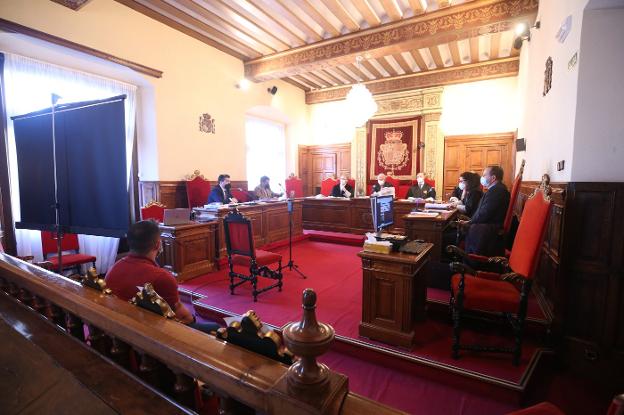 El TSJA anula la condena a quince ultras por agredir a policías por un error en la sentencia