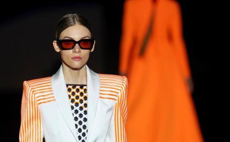 El look de estreno en blanco y negro con el que la reina Letizia ha vuelto a triunfar