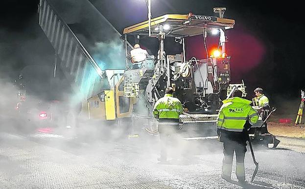 El aeropuerto de Asturias vuelve a cerrar 48 horas para continuar con el reasfaltado de la pista