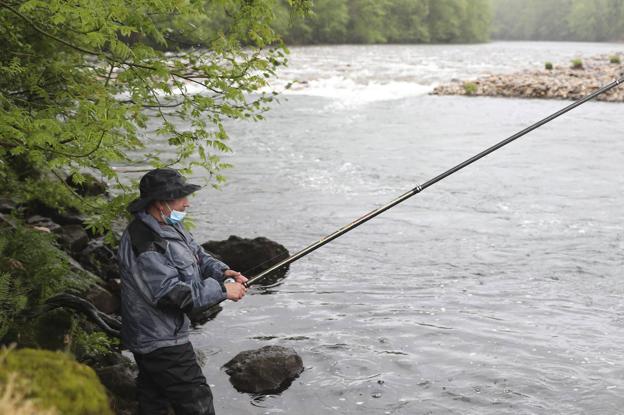Esprint por el campanu bajo la lluvia
