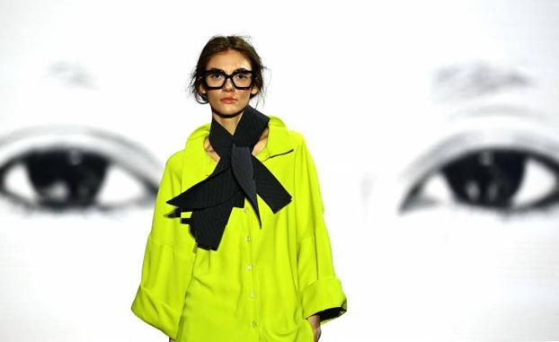 El optimismo y la sostenibilidad se imponen en las colecciones de Juan Vidal y Juanjo Oliva