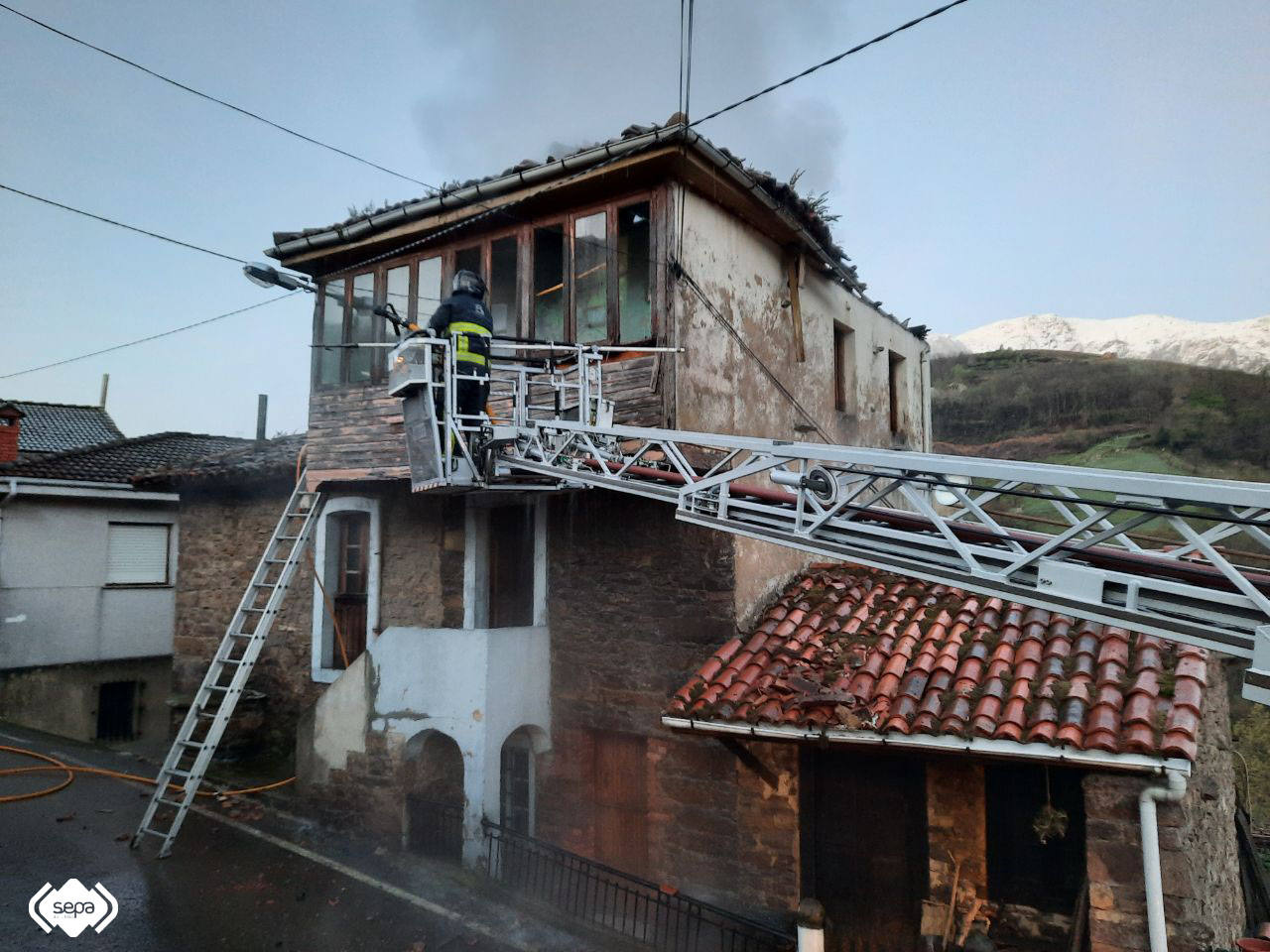 Extinguido un incendio declarado en una vivienda en Riosa