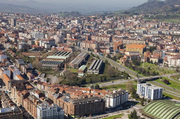 El Ayuntamiento de Oviedo y Defensa negocian «la fórmula jurídica» para recuperar los terrenos de La Vega