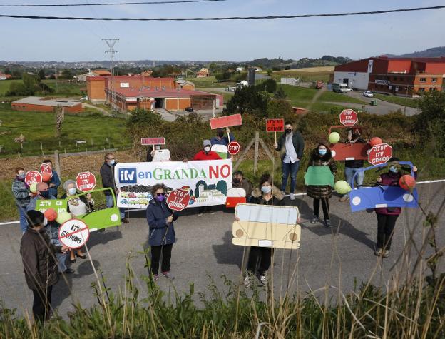 La alcaldesa advierte de que «si no se corrigen las deficiencias de la ITV de Granda no habrá licencia»