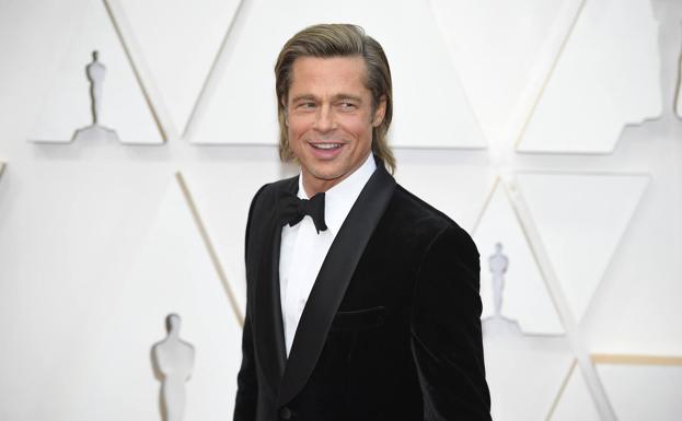 Las impactantes imágenes de Brad Pitt saliendo de un centro clínico