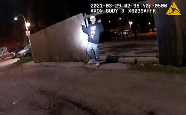 El vídeo que ha desatado la indignación en Chicago: un policía mata de un disparo a un niño hispano de 13 años