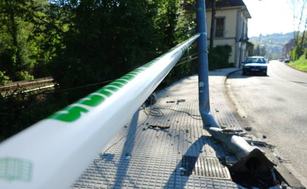 Fallece un vecino de Piloña de 48 años tras chocar contra una farola en Infiesto