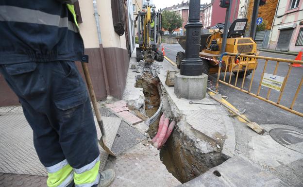 Encuentran un proyectil de la Guerra Civil en unas obras en una calle de Oviedo