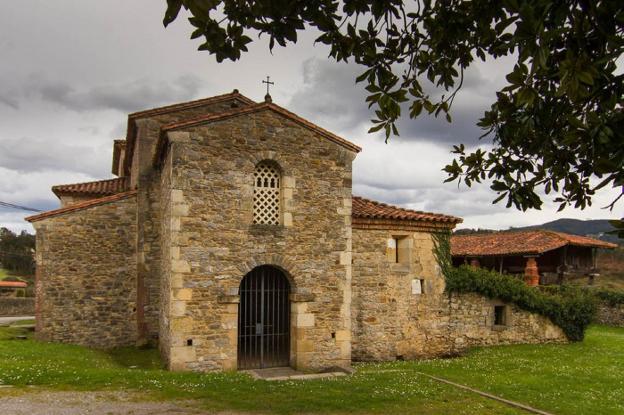 El museo de Santianes y la oficina de turismo adelantan dos meses su apertura