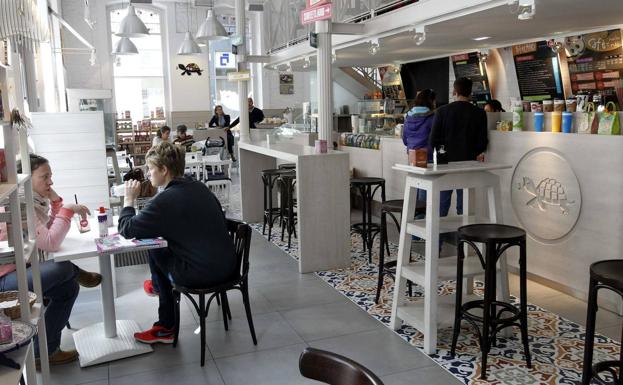 Salud aplaza la ampliación del horario de la hostelería en Asturias por la alta ocupación en las UCI