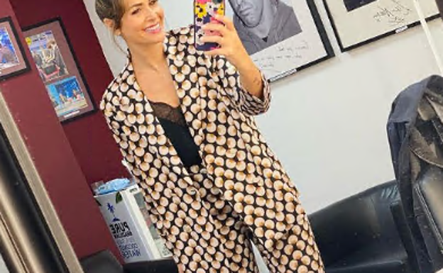 Nuria Roca tiene el traje con el estampado setentero más favorecedor