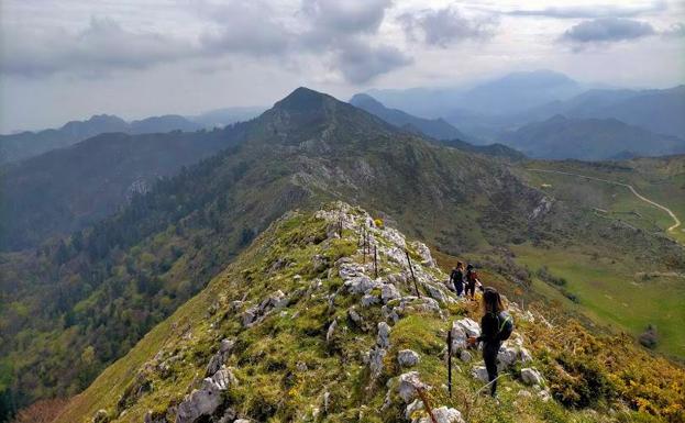 Senderismo en primavera: todo lo que deberías revisar antes de salir de ruta