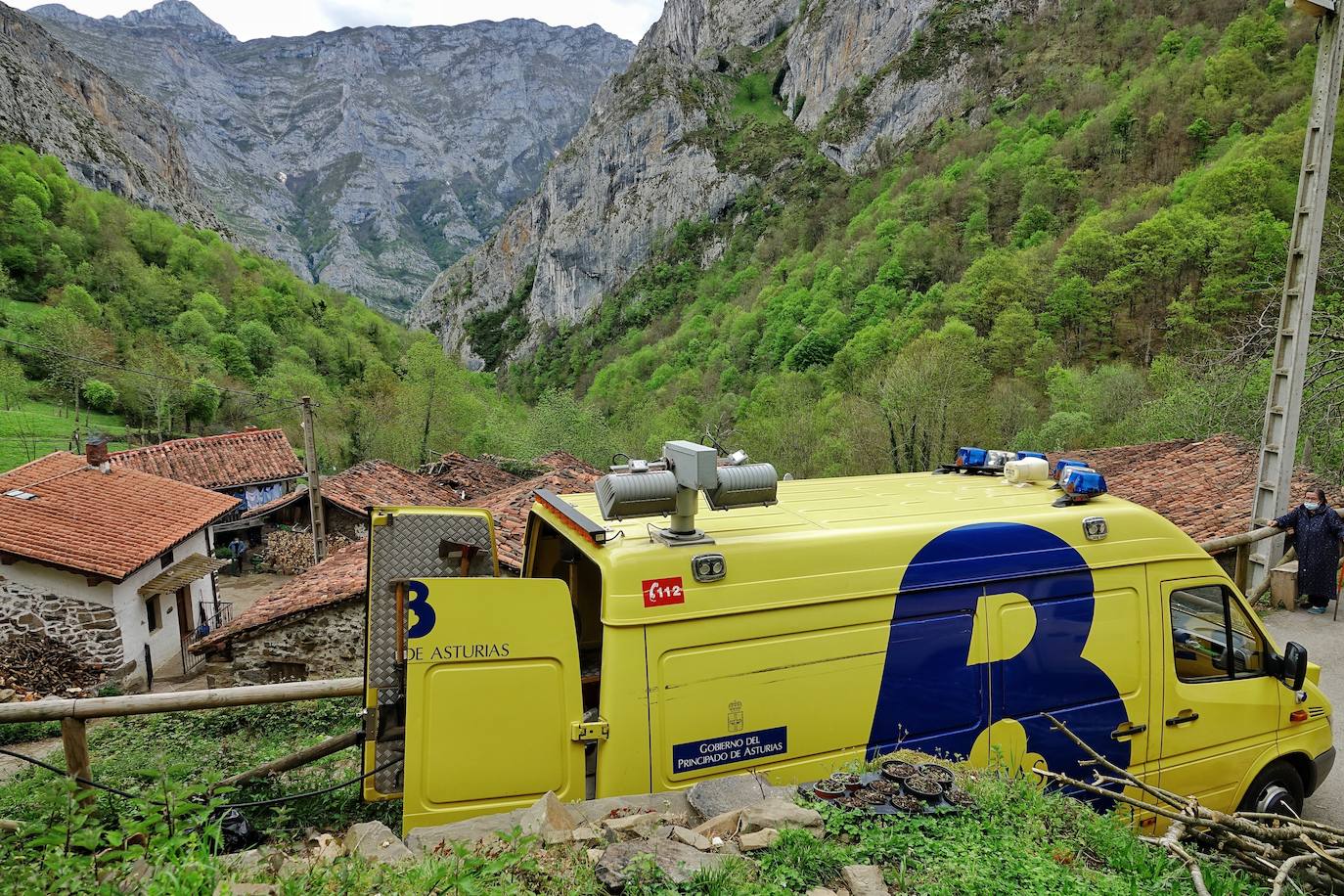 Fallece un hombre cuando cortaba leña de un tronco en Ponga