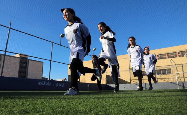 Ser interino no da derecho a convertirse en funcionario aun sumando dos décadas de contratos