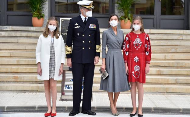 La princesa Leonor y la infanta Sofía se llevan todo el protagonismo con sus looks en Cartagena