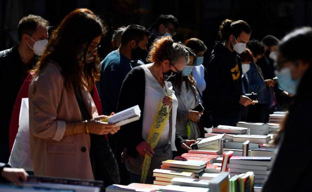 Sant Jordi le pierde el miedo al 'coronadragón'