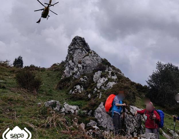 Rescatan a una excursionista que se retorció el pie haciendo una ruta en Sobrescobio