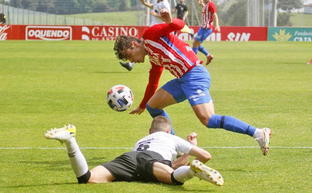 El Sporting B se queda corto