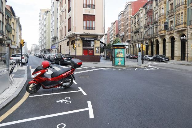 El Ayuntamiento recurre a esquinas sin uso para atender la demanda de aparcamientos de motos