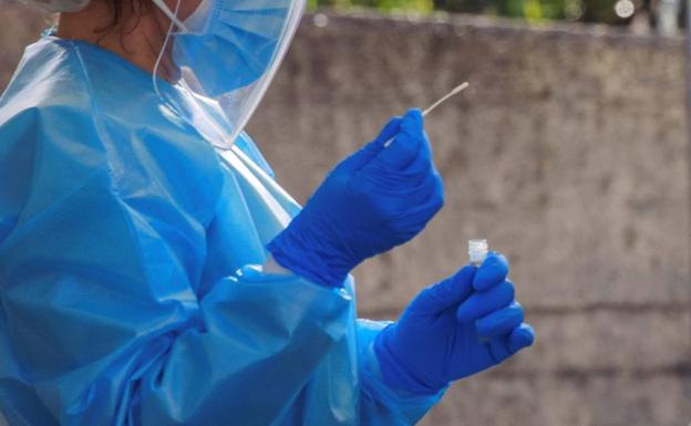 Un brote de covid detectado en Peñamellera Baja obliga a cerrar el Ayuntamiento