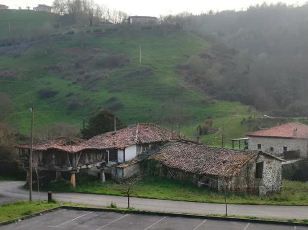 Cabranes defiende el uso habitacional y turístico de hórreos y paneras