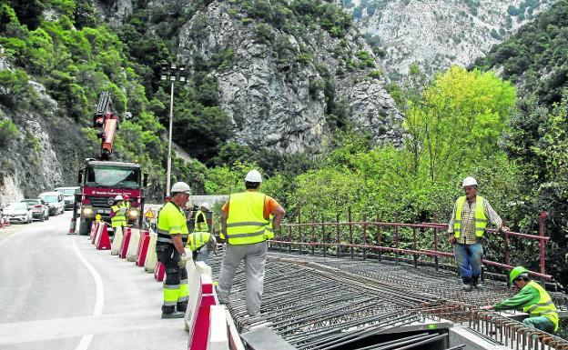 El ministerio saca a licitación, por 95 millones, las obras del desfiladero de La Hermida