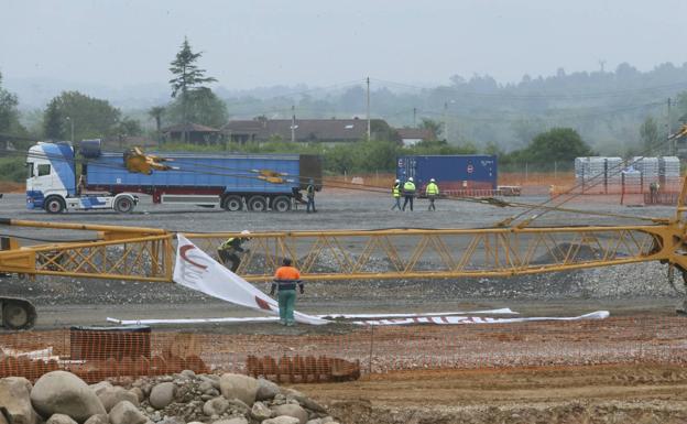 Los grupos parlamentarios, salvo Podemos, defienden la llegada de Amazon a Asturias