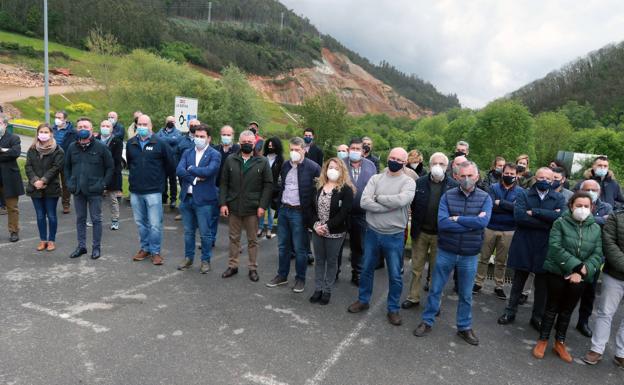 El Suroccidente se planta por los plazos del argayo: «Si esto sucede en otra zona de Asturias estaría resuelto»