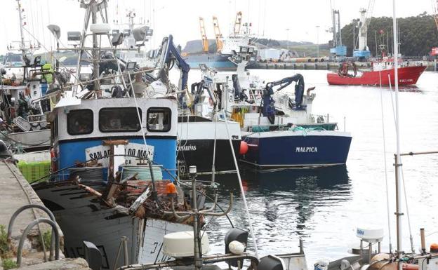 Dos pesqueros colisionan cerca del cabo Peñas